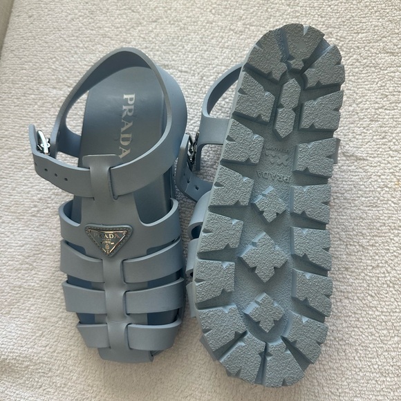 PRADA Sporty fisherman sandals 🩵🍀